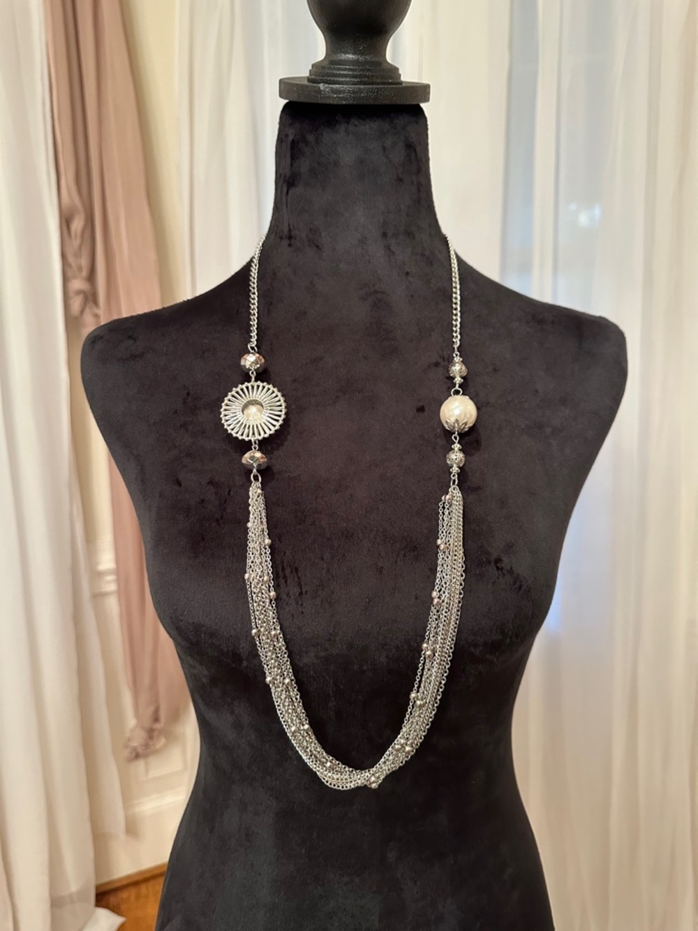 ✨ Vintage Silver Tone Statement Necklace